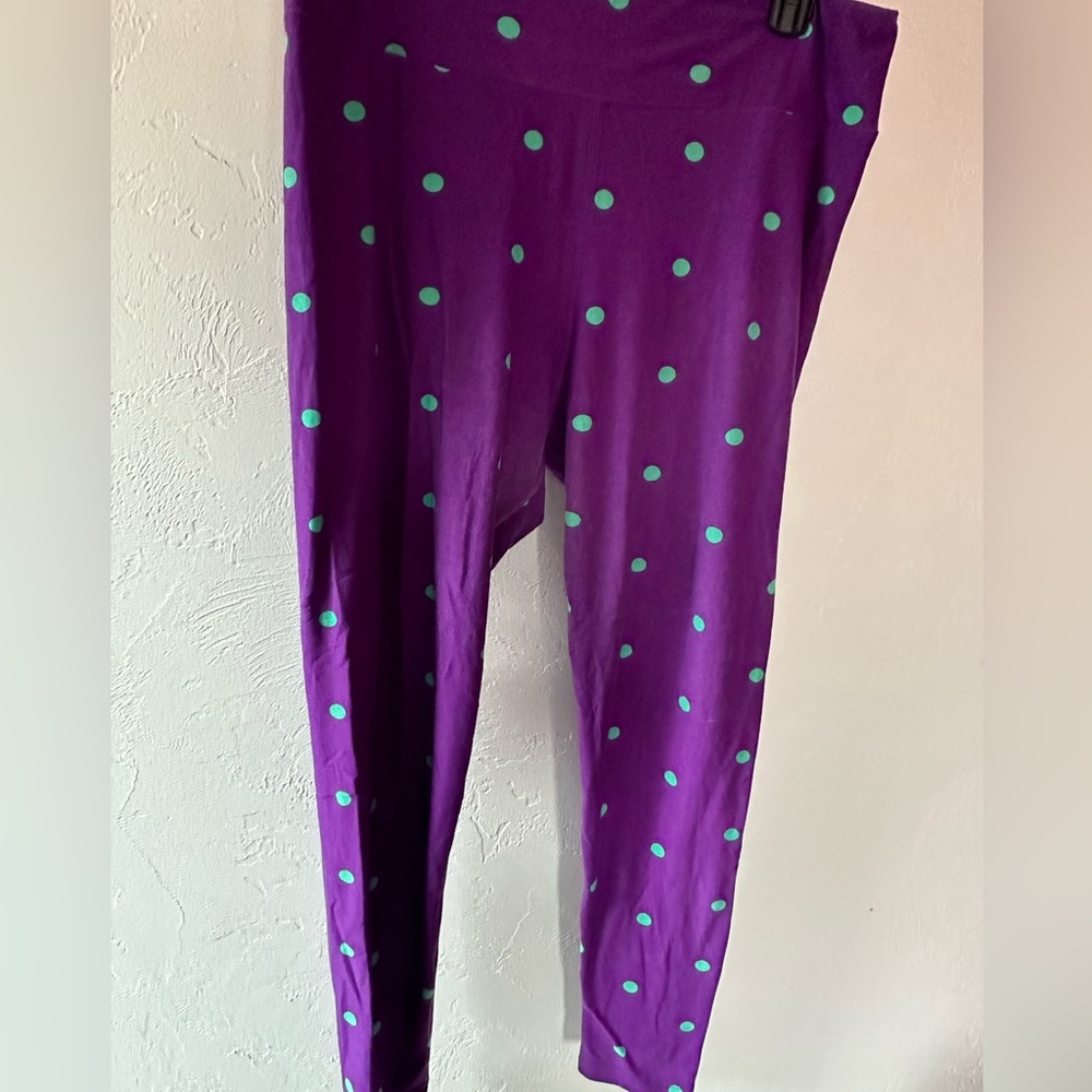 Lularoe leggings TC - purple with blue dots